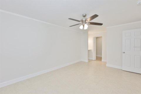 Condo in Saint Petersburg, Florida, 2 bedrooms № 2148469 - photo 13