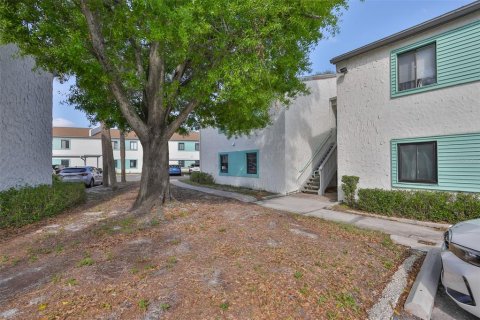 Condo in Saint Petersburg, Florida, 2 bedrooms № 2148469 - photo 2