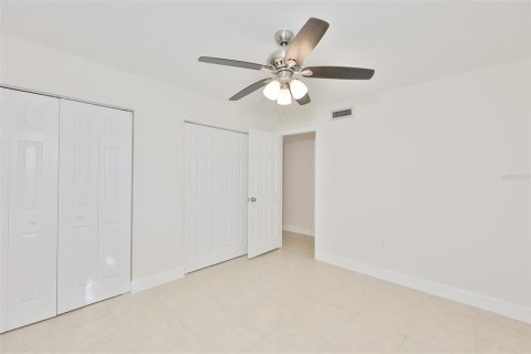 Condo in Saint Petersburg, Florida, 2 bedrooms № 2148469 - photo 7