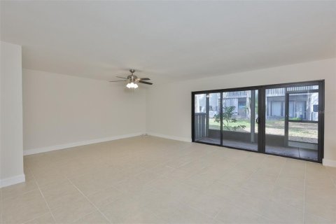 Condo in Saint Petersburg, Florida, 2 bedrooms № 2148469 - photo 17