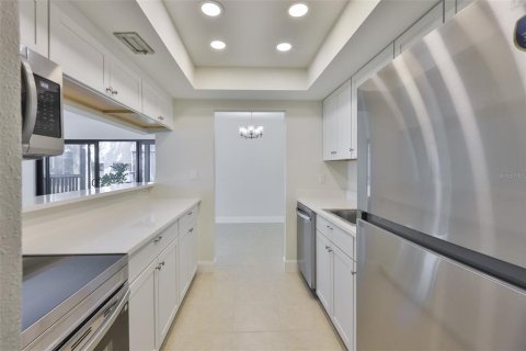 Condo in Saint Petersburg, Florida, 2 bedrooms № 2148469 - photo 26
