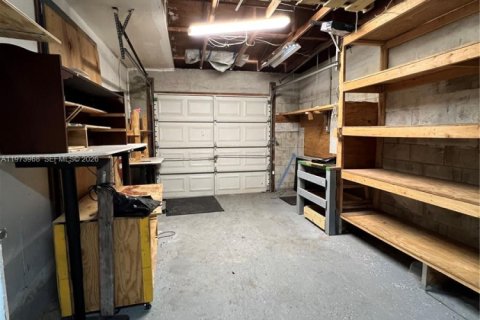 House in Miami, Florida 3 bedrooms, 126.07 sq.m. № 2038597 - photo 6