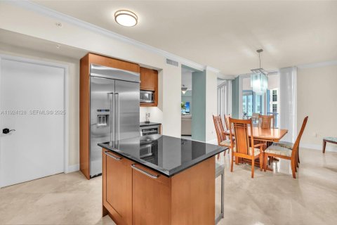 Купить кондоминиум в Форт-Лодердейл, Флорида 2 спальни, 197.79м2, № 1982528 - фото 10