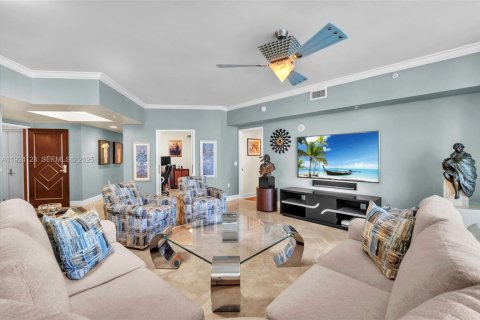 Купить кондоминиум в Форт-Лодердейл, Флорида 2 спальни, 197.79м2, № 1982528 - фото 20