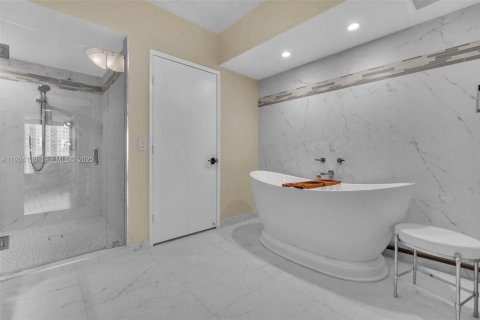 Купить кондоминиум в Форт-Лодердейл, Флорида 2 спальни, 197.79м2, № 1982528 - фото 30