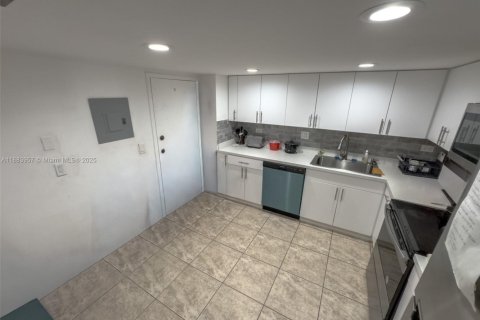 Condominio en venta en Sunny Isles Beach, Florida, 2 dormitorios, 100.98 m2 № 2012765 - foto 11