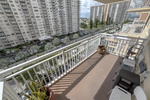 Condominio en venta en Sunny Isles Beach, Florida, 2 dormitorios, 100.98 m2 № 2012765 - foto 2