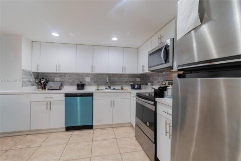 Condominio en venta en Sunny Isles Beach, Florida, 2 dormitorios, 100.98 m2 № 2012765 - foto 8