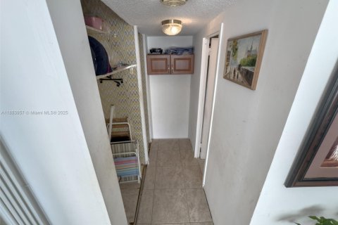 Condominio en venta en Sunny Isles Beach, Florida, 2 dormitorios, 100.98 m2 № 2012765 - foto 16