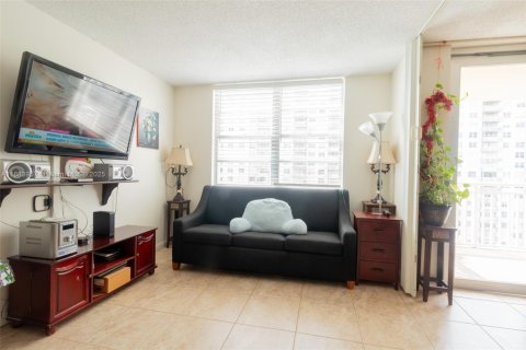 Condominio en venta en Sunny Isles Beach, Florida, 2 dormitorios, 100.98 m2 № 2012765 - foto 21