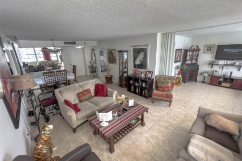 Condominio en venta en Sunny Isles Beach, Florida, 2 dormitorios, 100.98 m2 № 2012765 - foto 23