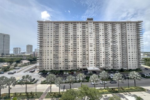 Condominio en venta en Sunny Isles Beach, Florida, 2 dormitorios, 100.98 m2 № 2012765 - foto 4