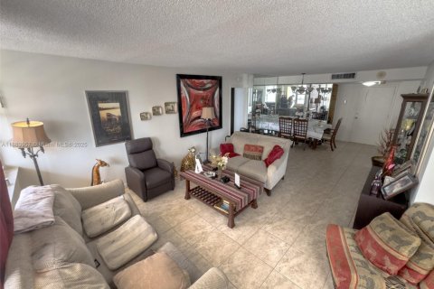Condominio en venta en Sunny Isles Beach, Florida, 2 dormitorios, 100.98 m2 № 2012765 - foto 22