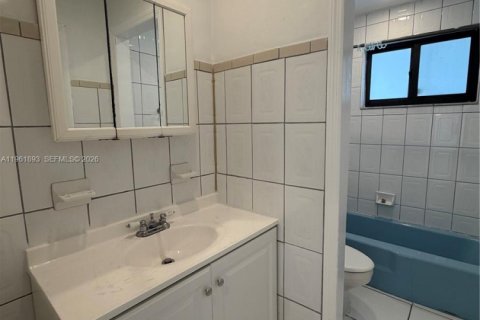 Villa ou maison à louer à North Miami Beach, Floride: 1 chambre, 81.75 m2 № 2080869 - photo 9