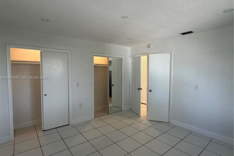 Villa ou maison à louer à North Miami Beach, Floride: 1 chambre, 81.75 m2 № 2080869 - photo 7