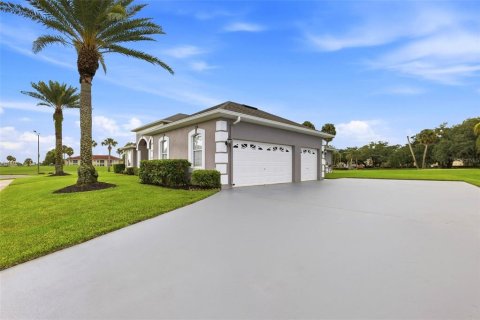 Villa ou maison à vendre à Kissimmee, Floride: 4 chambres, 254.65 m2 № 2403230 - photo 4