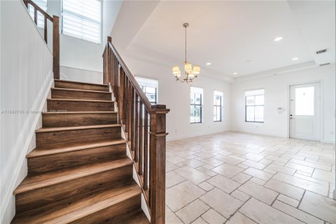 Townhouse in Doral, Florida 5 bedrooms, 250.46 sq.m. № 2012378 - photo 19