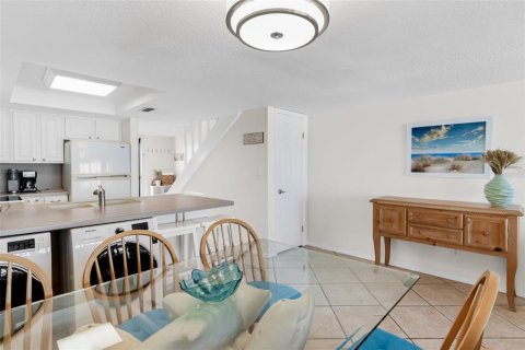 Copropriété à vendre à Indian Rocks Beach, Floride: 2 chambres, 101.26 m2 № 2201576 - photo 18