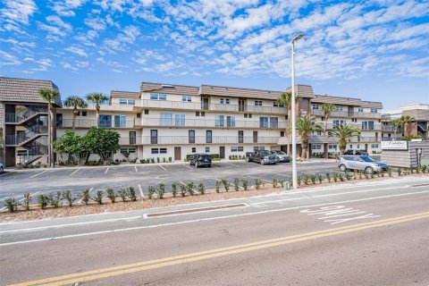Copropriété à vendre à Indian Rocks Beach, Floride: 2 chambres, 101.26 m2 № 2201576 - photo 2