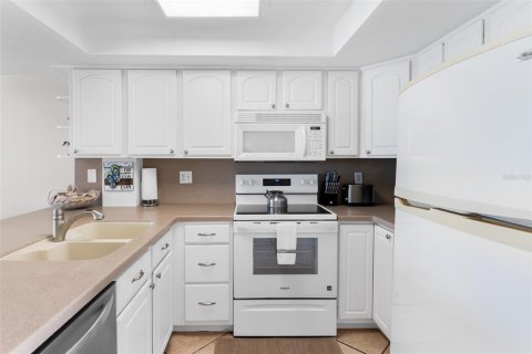 Copropriété à vendre à Indian Rocks Beach, Floride: 2 chambres, 101.26 m2 № 2201576 - photo 22