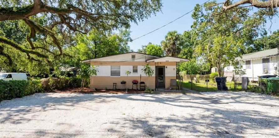 Immobilier commercial à Tampa, Floride 4 chambres, 106.28 m2 № 1917895