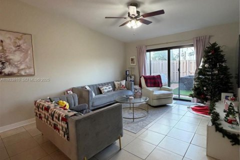 Adosado en venta en Miami, Florida, 2 dormitorios, 100.71 m2 № 1992182 - foto 20