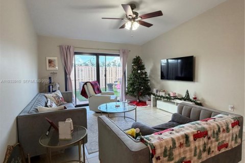 Adosado en venta en Miami, Florida, 2 dormitorios, 100.71 m2 № 1992182 - foto 18
