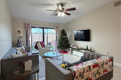 Adosado en venta en Miami, Florida, 2 dormitorios, 100.71 m2 № 1992182 - foto 19