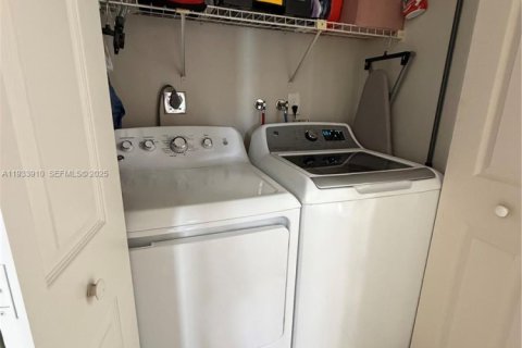 Adosado en venta en Miami, Florida, 2 dormitorios, 100.71 m2 № 1992182 - foto 29