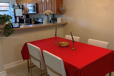 Adosado en venta en Miami, Florida, 2 dormitorios, 100.71 m2 № 1992182 - foto 13