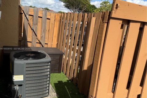 Adosado en venta en Miami, Florida, 2 dormitorios, 100.71 m2 № 1992182 - foto 4