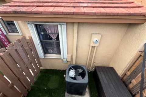 Adosado en venta en Miami, Florida, 2 dormitorios, 100.71 m2 № 1992182 - foto 5