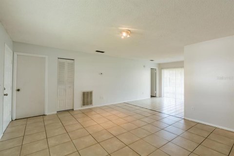 Casa en venta en Brandon, Florida, 3 dormitorios, 108.97 m2 № 2354261 - foto 5