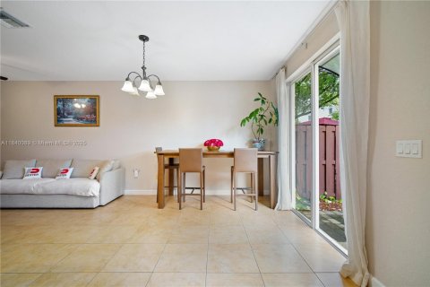 Townhouse in Miami, Florida 3 bedrooms, 168.34 sq.m. № 1830755 - photo 12