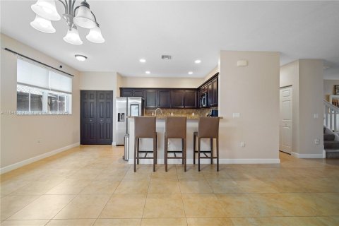 Townhouse in Miami, Florida 3 bedrooms, 168.34 sq.m. № 1830755 - photo 13
