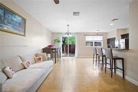 Townhouse in Miami, Florida 3 bedrooms, 168.34 sq.m. № 1830755 - photo 7