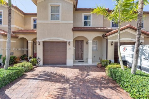 Townhouse in Miami, Florida 3 bedrooms, 168.34 sq.m. № 1830755 - photo 2