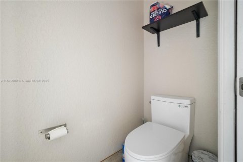 Townhouse in Miami, Florida 3 bedrooms, 168.34 sq.m. № 1830755 - photo 20