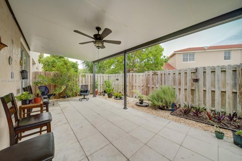 Townhouse in Homestead, Florida 4 bedrooms, 170.66 sq.m. № 1998227 - photo 27