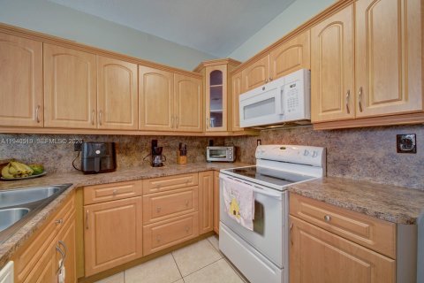 Townhouse in Homestead, Florida 4 bedrooms, 170.66 sq.m. № 1998227 - photo 3