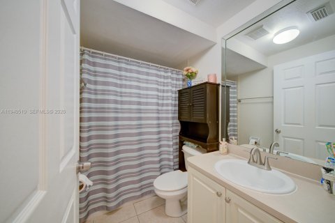 Townhouse in Homestead, Florida 4 bedrooms, 170.66 sq.m. № 1998227 - photo 13