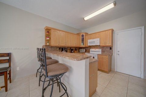 Townhouse in Homestead, Florida 4 bedrooms, 170.66 sq.m. № 1998227 - photo 6