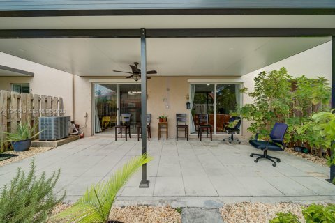 Townhouse in Homestead, Florida 4 bedrooms, 170.66 sq.m. № 1998227 - photo 29