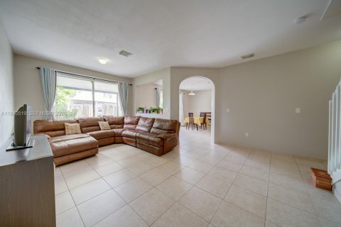 Townhouse in Homestead, Florida 4 bedrooms, 170.66 sq.m. № 1998227 - photo 11