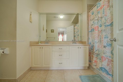 Townhouse in Homestead, Florida 4 bedrooms, 170.66 sq.m. № 1998227 - photo 25