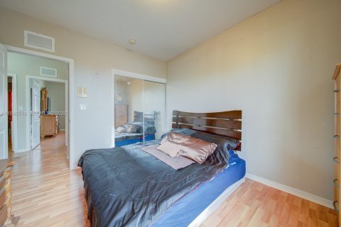 Townhouse in Homestead, Florida 4 bedrooms, 170.66 sq.m. № 1998227 - photo 20