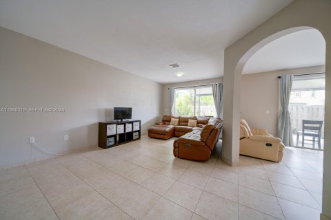 Townhouse in Homestead, Florida 4 bedrooms, 170.66 sq.m. № 1998227 - photo 10