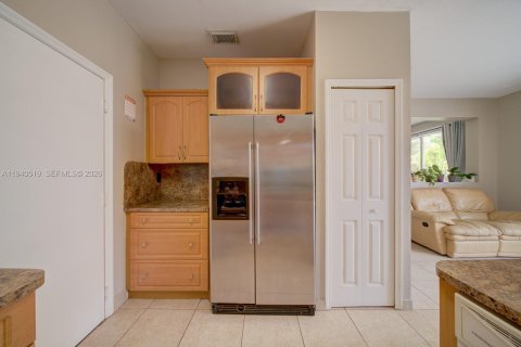 Townhouse in Homestead, Florida 4 bedrooms, 170.66 sq.m. № 1998227 - photo 5