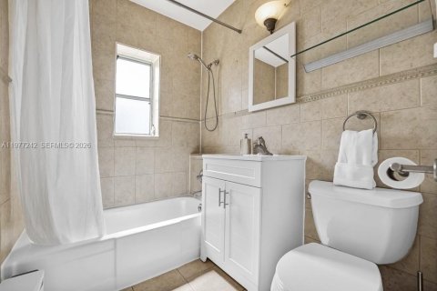 Copropriété à vendre à Miami Beach, Floride: 2 chambres, 104.98 m2 № 2079252 - photo 12