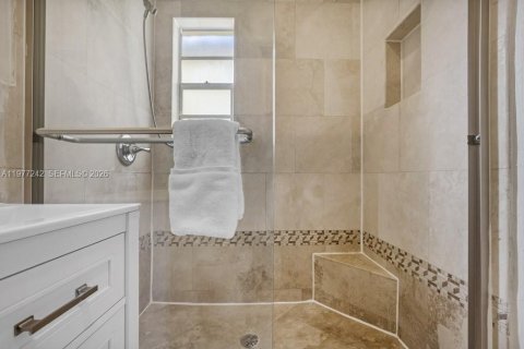 Copropriété à vendre à Miami Beach, Floride: 2 chambres, 104.98 m2 № 2079252 - photo 18
